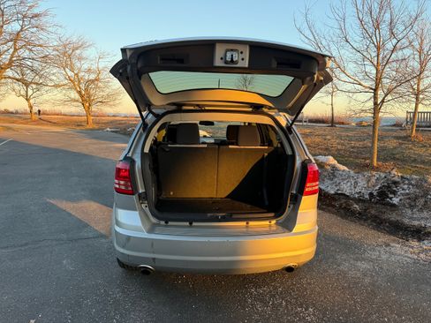 Used 2009 Dodge Journey SXT w/ Rear Seat Video Group image 29