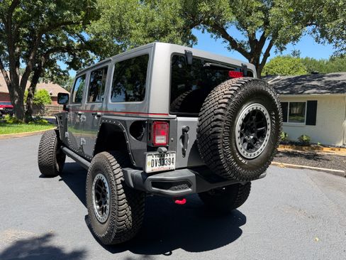 Used 2017 Jeep Wrangler Unlimited Rubicon AWD/4WD image 9