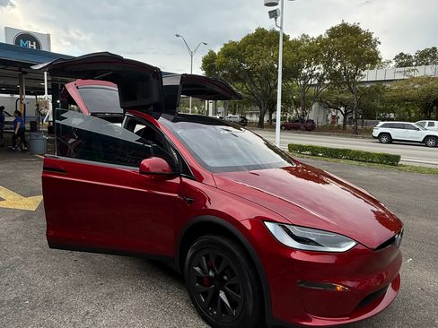 Used 2023 Tesla Model X Plaid image 12
