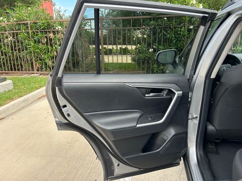 Used 2019 Toyota RAV4 XLE w/ Convenience Package image 23