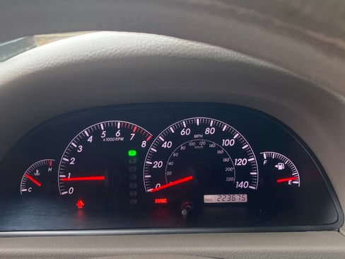 Used 2006 Toyota Camry LE FWD image 12