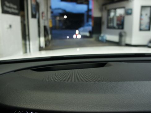 Used 2017 Mercedes-Benz E 400 4MATIC Wagon image 17