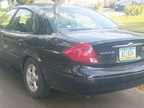 Used 2003 Ford Taurus SE FWD image 2