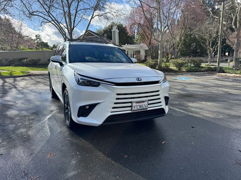 Used 2024 Lexus TX 350 AWD w/ Captains Chair Package image 5