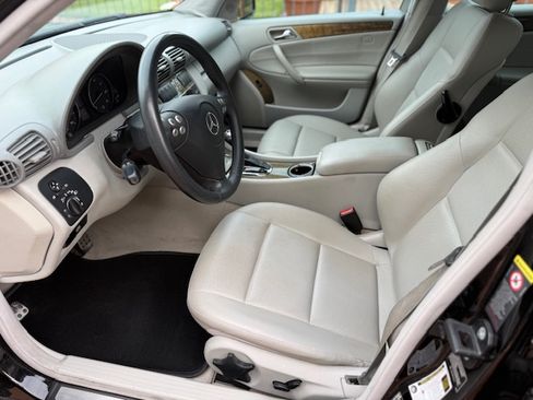 Used 2007 Mercedes-Benz C 230 Sedan image 11