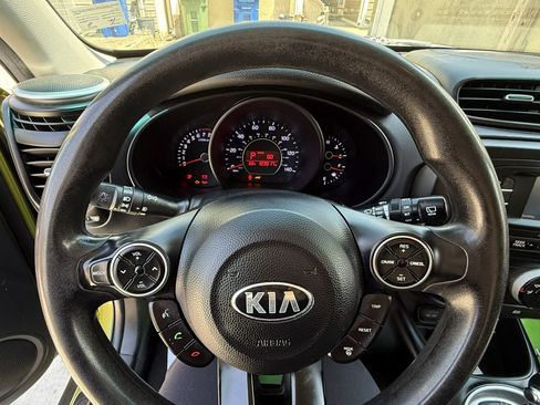 Used 2016 Kia Soul + FWD image 12