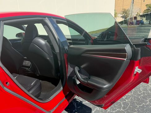 Used 2021 Tesla Model S Plaid image 10