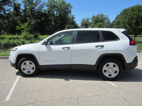 Used 2016 Jeep Cherokee Sport AWD/4WD image 4