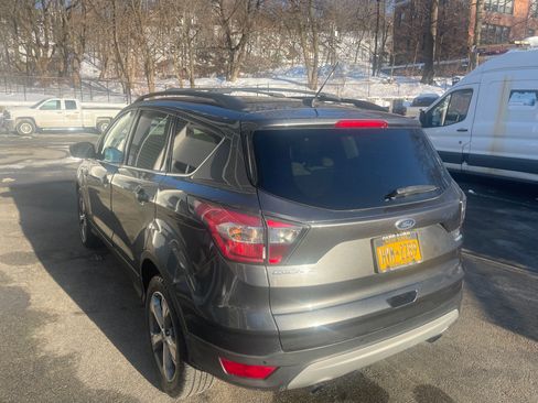 Used 2017 Ford Escape SE w/ Equipment Group 201A image 2