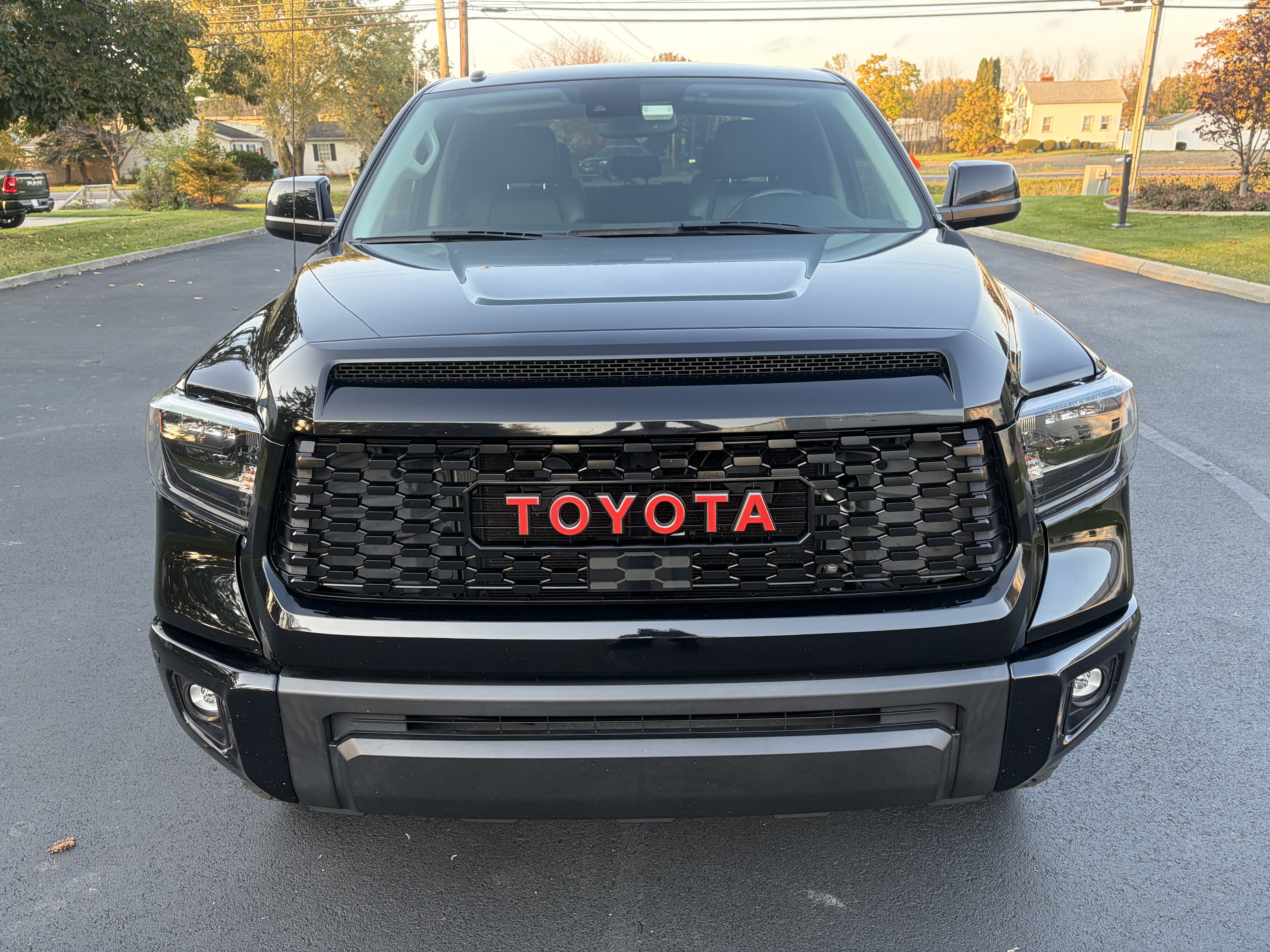 Used 2019 Toyota Tundra Limited w/ Limited Premium Package AWD/4WD image 2