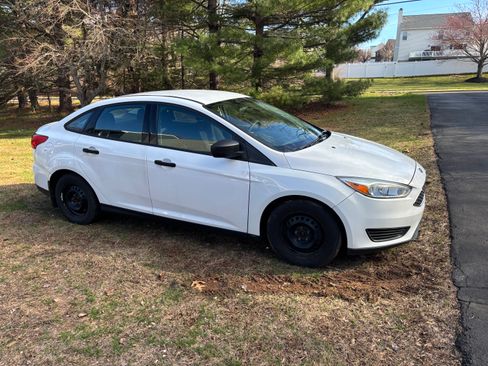 Used 2018 Ford Focus S image 1