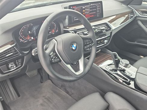 Used 2021 BMW 530i w/ Convenience Package RWD image 9