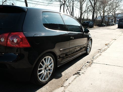 Used 2006 Volkswagen GTI 2.0T 2-Door image 9
