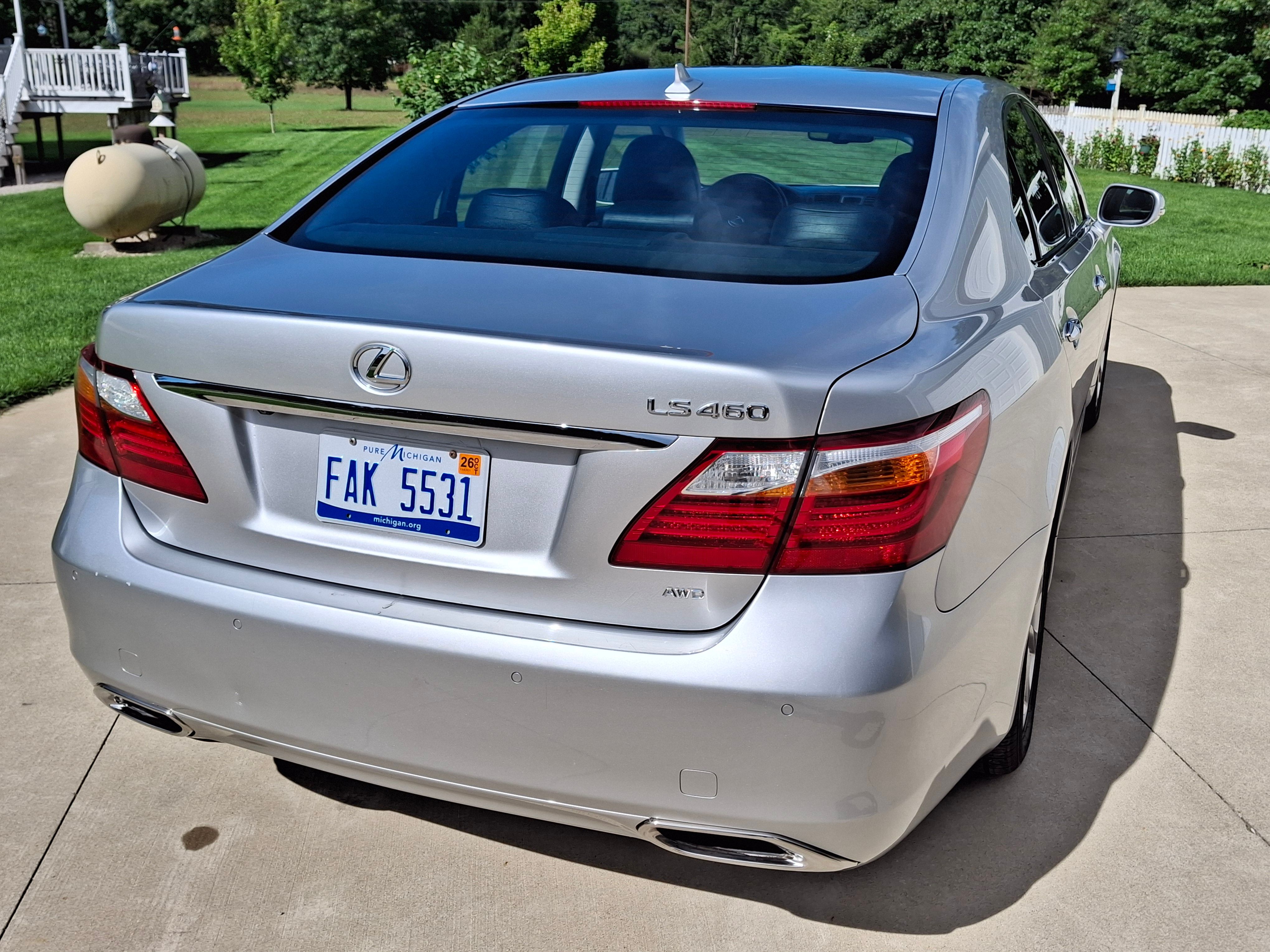 Used 2011 Lexus LS 460 AWD w/ Comfort Pkg image 5