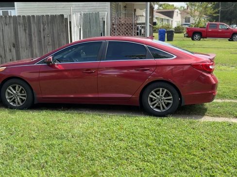 Used 2015 Hyundai Sonata SE image 2