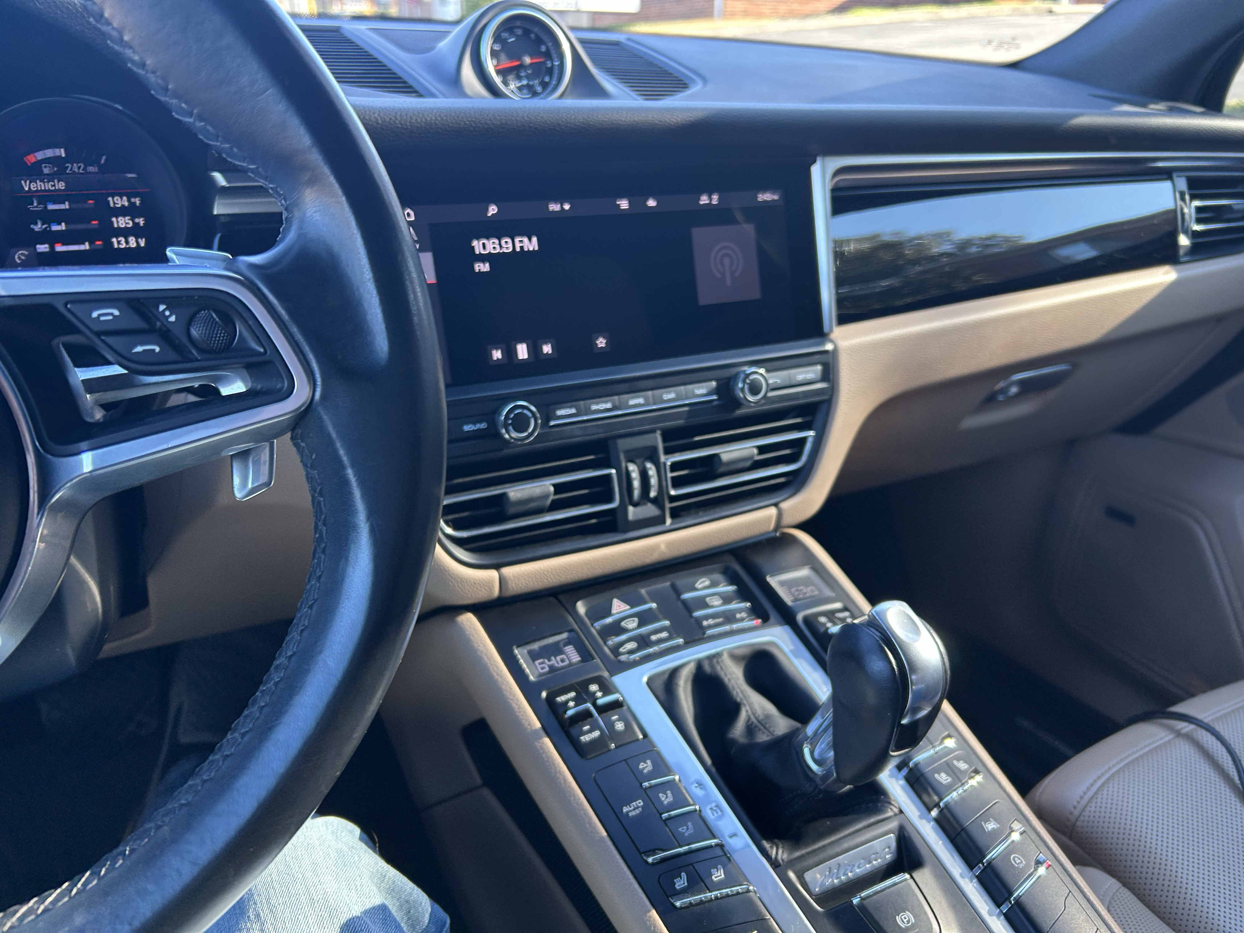 Used 2021 Porsche Macan AWD/4WD image 5