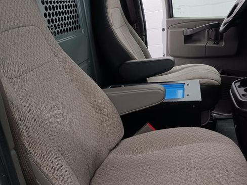 Used 2018 Chevrolet Express 2500 w/ Driver Convenience Package image 15