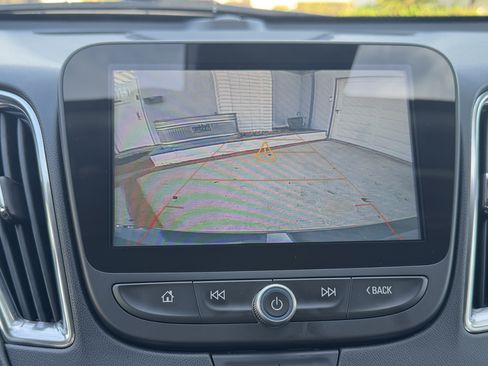 Used 2018 Chevrolet Malibu Premier w/ Driver Confidence Package image 23