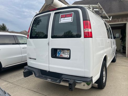 Used 2018 Chevrolet Express 2500 w/ Driver Convenience Package image 6