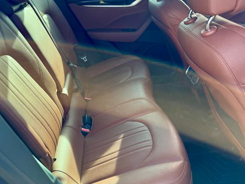 Used 2017 Maserati Levante Sport Utility 4D image 6