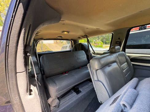 Used 2005 Ford Excursion XLT image 6