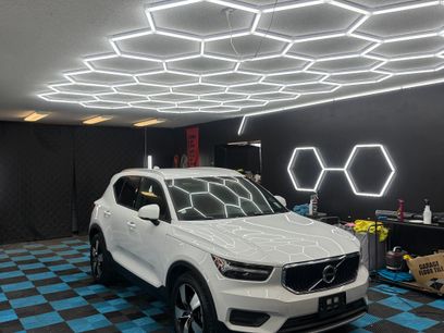 Used 2019 Volvo XC40 T5 Momentum
