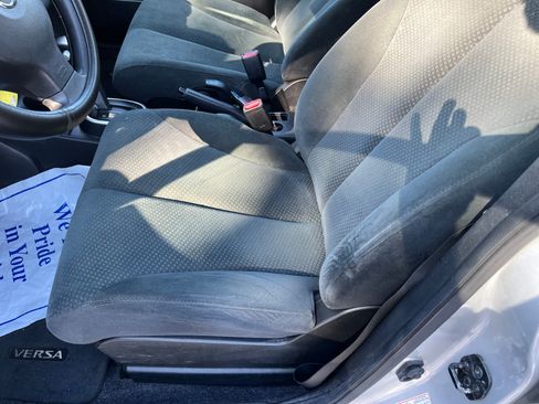 Used 2011 Nissan Versa 1.8 S image 9