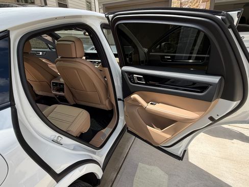 Used 2022 Porsche Cayenne Coupe image 14