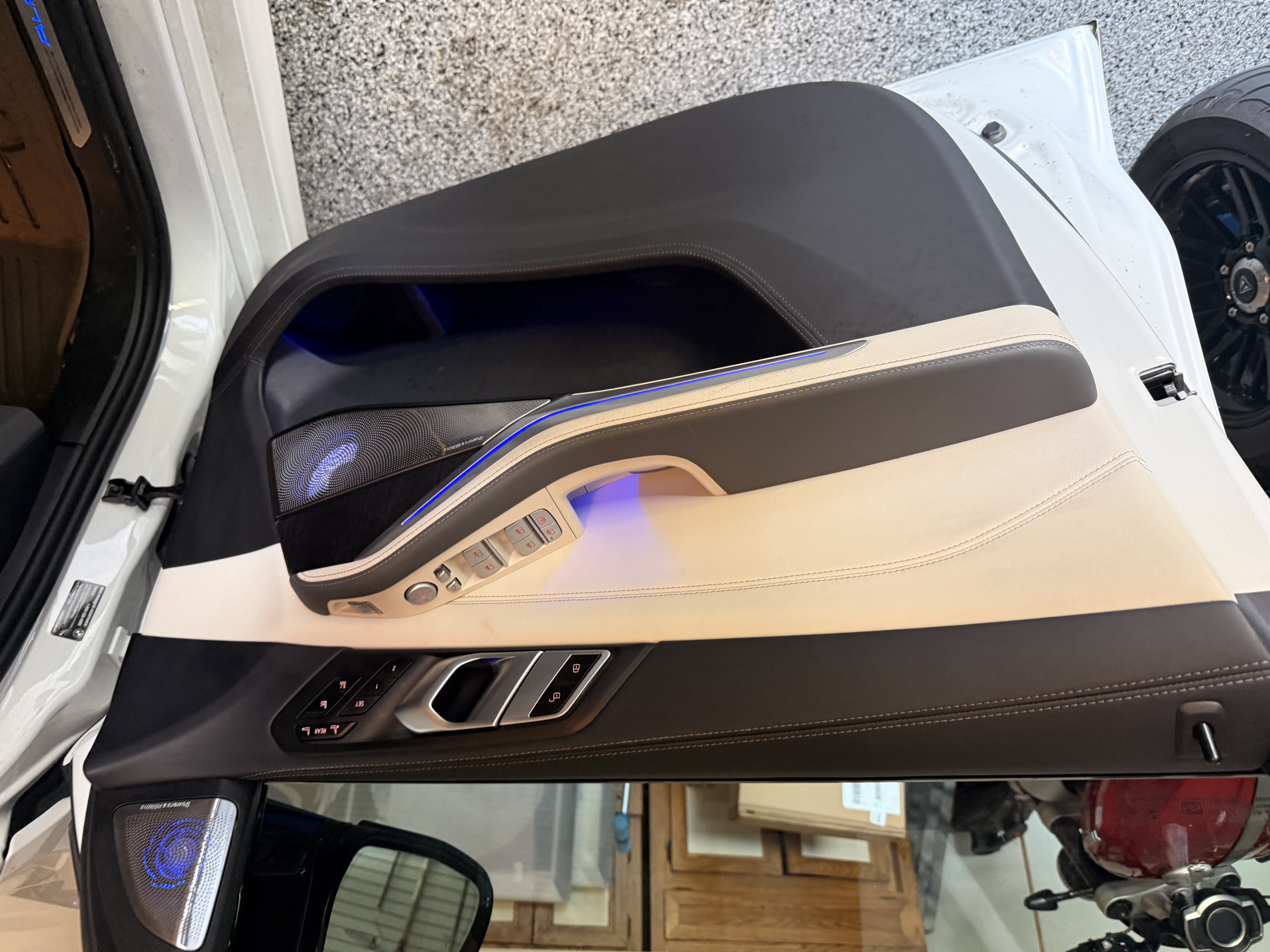 Used 2025 BMW ALPINA XB7 AWD/4WD image 13