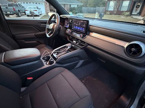 Used 2024 Chevrolet Colorado LT w/ LT Convenience Package image 11