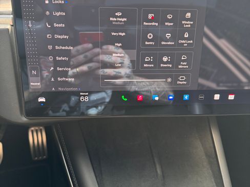 Used 2023 Tesla Model S Standard Range image 25