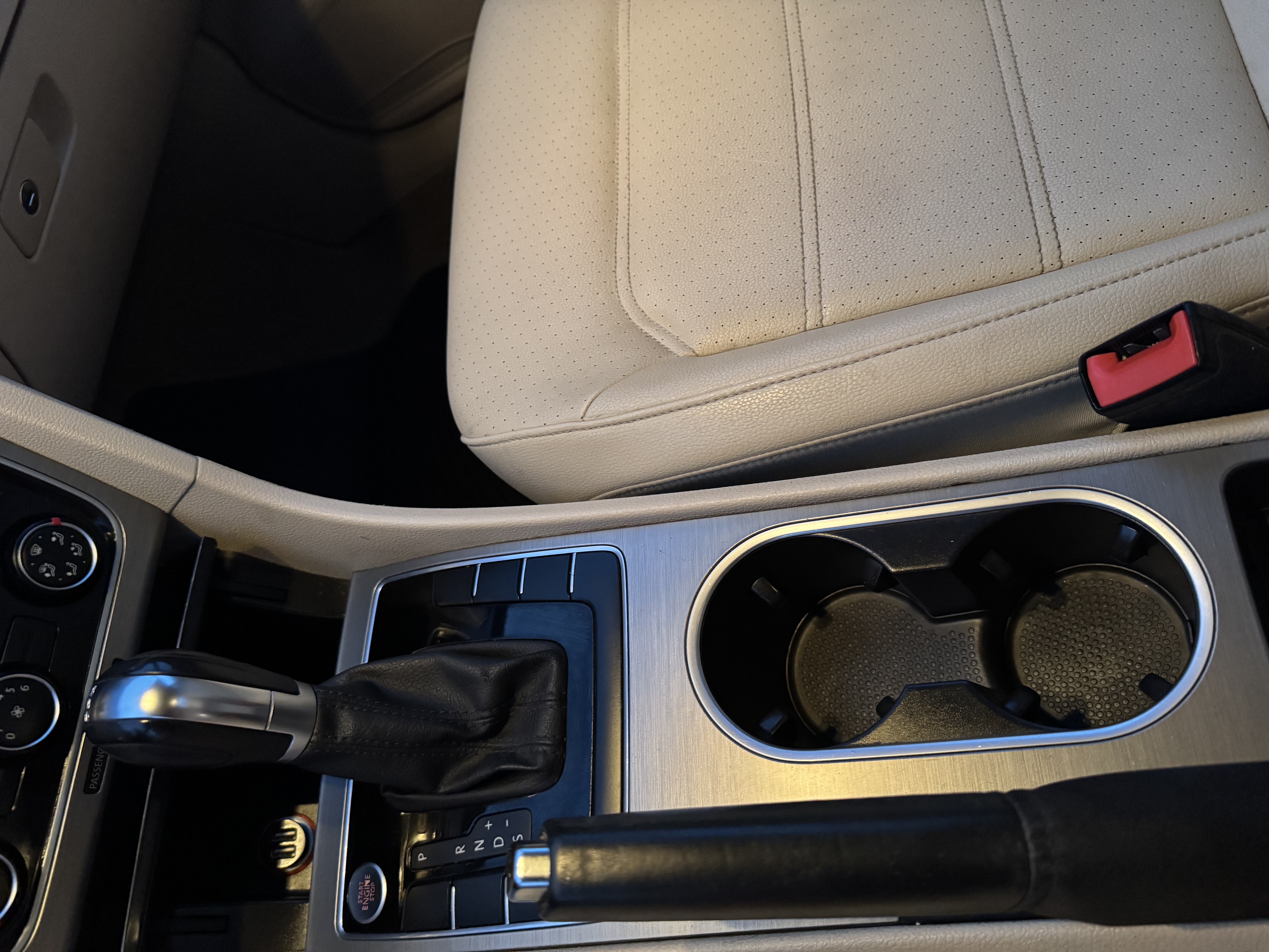 Used 2014 Volkswagen Passat TDI SE FWD image 14