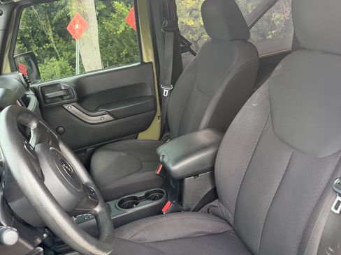 Used 2013 Jeep Wrangler Sport AWD/4WD image 8