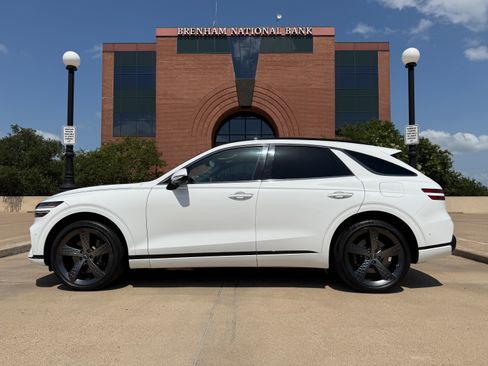 Used 2023 Genesis GV70 2.5T w/ Sport Prestige Package AWD/4WD image 1