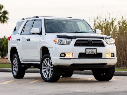 Used 2011 Toyota 4Runner Limited image 1