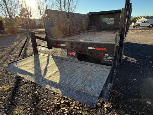 Used 2002 Ford F550 2WD Regular Cab Super Duty image 4