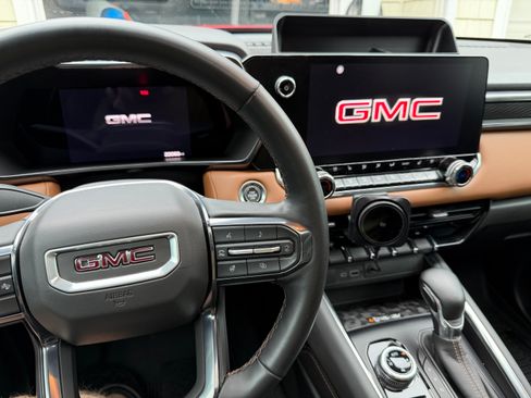 Used 2023 GMC Canyon AT4 w/ AT4 Premium Package AWD/4WD image 8