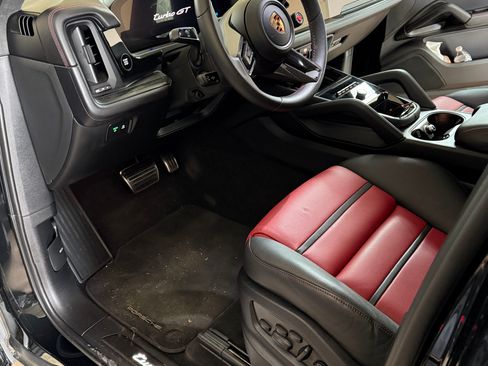 Used 2024 Porsche Cayenne Turbo GT image 6