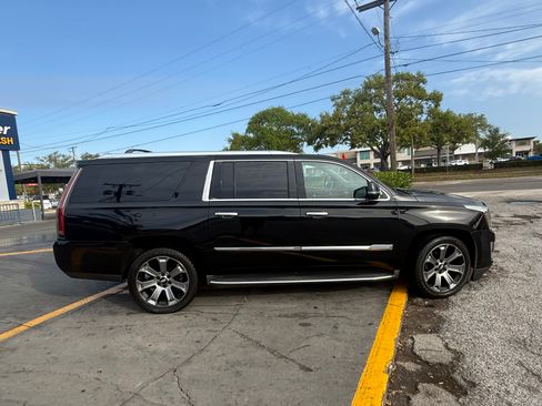 Used 2016 Cadillac Escalade ESV Premium image 2