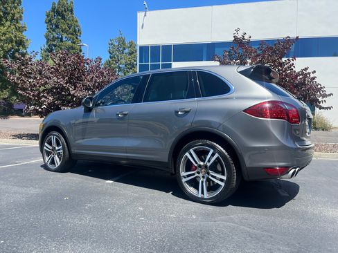 Used 2014 Porsche Cayenne AWD/4WD image 2