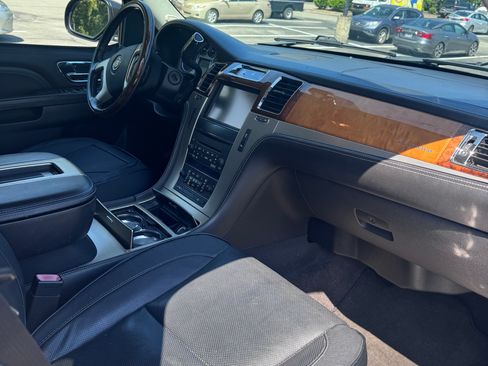 Used 2012 Cadillac Escalade ESV Platinum AWD/4WD image 2