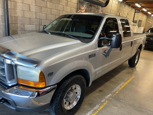 Used 2001 Ford F350 2WD Crew Cab Super Duty image 1