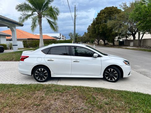 Used 2016 Nissan Sentra SR image 2