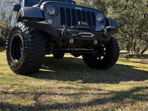 Used 2016 Jeep Wrangler Unlimited Rubicon w/ Connectivity Group image 4