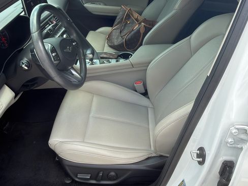 Used 2020 Genesis G70 2.0T RWD image 9