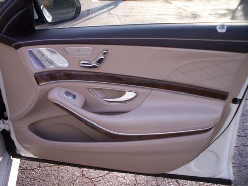 Used 2015 Mercedes-Benz S 550 Sedan image 17