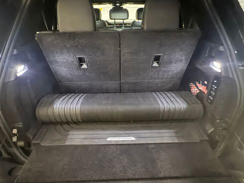 Used 2024 Land Rover Range Rover Long Wheelbase SE image 16