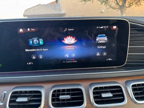 Used 2021 Mercedes-Benz GLS 580 4MATIC image 4