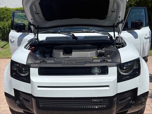 Used 2022 Land Rover Defender 110 X-Dynamic SE AWD/4WD image 19