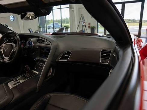 Used 2015 Chevrolet Corvette Z06 w/ 3LZ Preferred Equipment Group RWD image 28